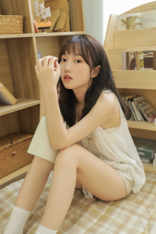 美女扒开尿口给男生摸