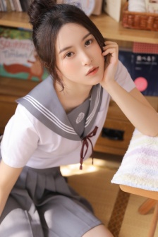 摸进她的内裤里疯狂揉她动视频